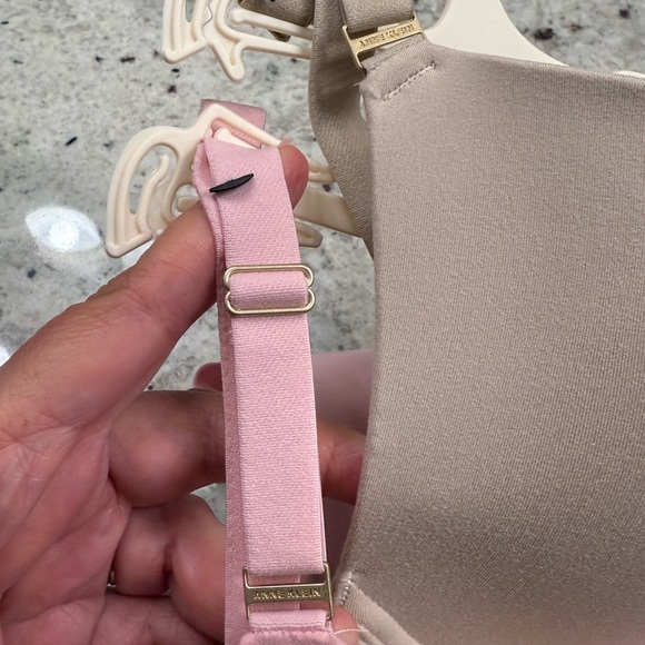 Brand New Two Pack - Anne Klein Pink and Tan Seamless Bras - Picture 6 of 8